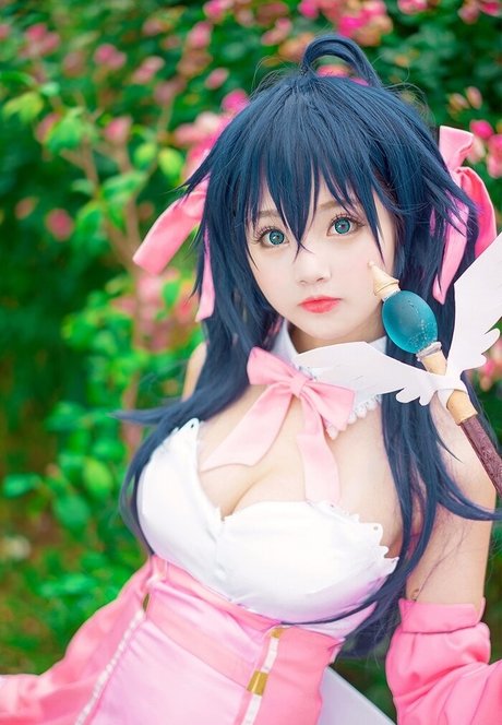 SeeU Cosplay 美しいポルノスター 画像