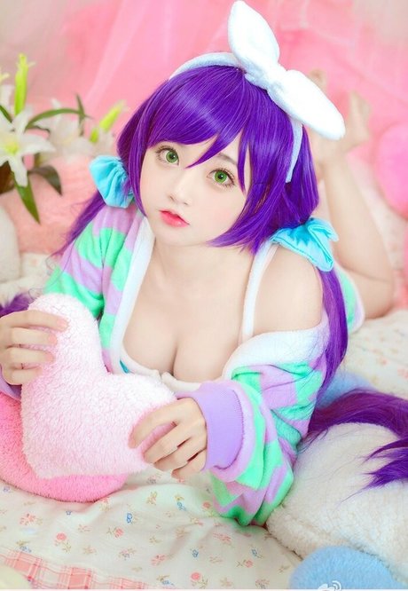 SeeU Cosplay ヌードモデル 写真