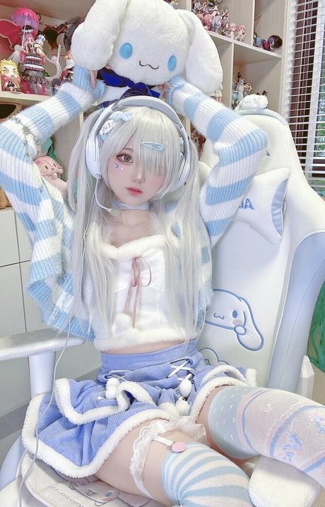 SeeU Cosplay 美しいモデル ギャラリー