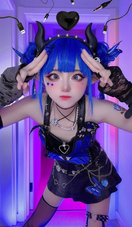 SeeU Cosplay 美しいモデル 画像