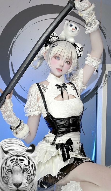 SeeU Cosplay 完璧なスター 写真