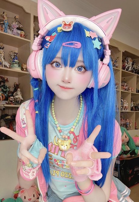 SeeU Cosplay ポルノスター 素敵 画像