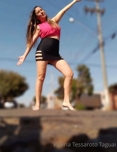 痩せたティーンのオンリーファンズ ポルノグラフィック 画像