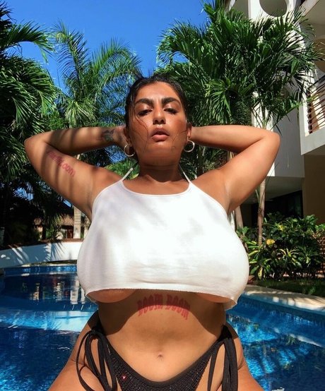 曲線美の女の子オンリーファンズ 限定 アーカイブ