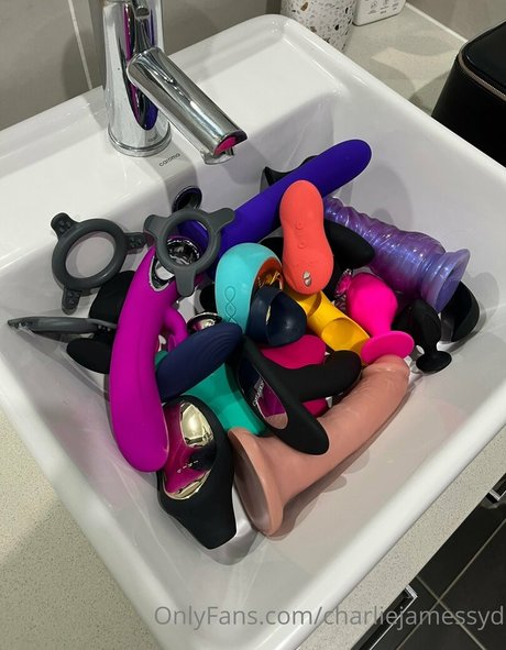 charliejamessyd 独占スター 写真