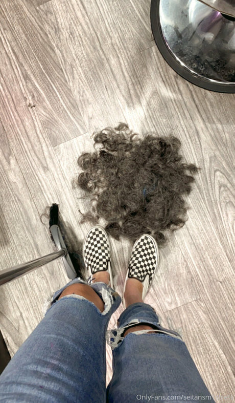 お金 オンリーファンズ セクシーヌード 写真