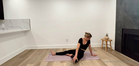 yogawithemily セクシーなポルノスター ギャラリー