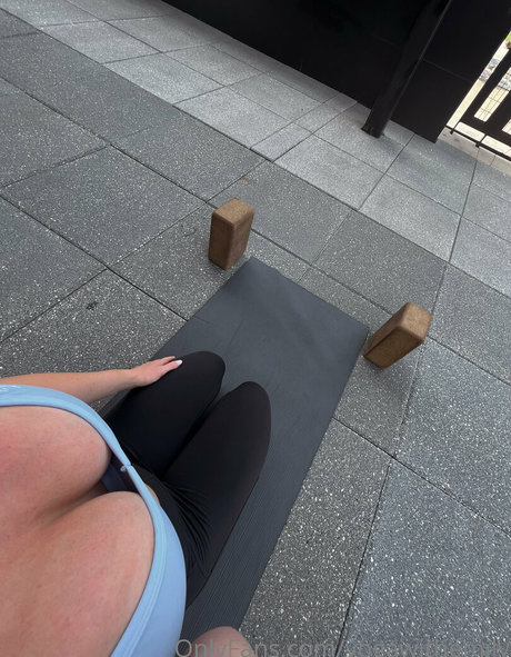 yogawithemily セックススター 画像