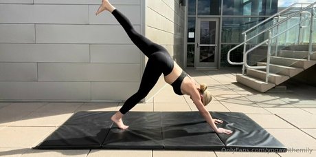 yogawithemily 無料スター 写真