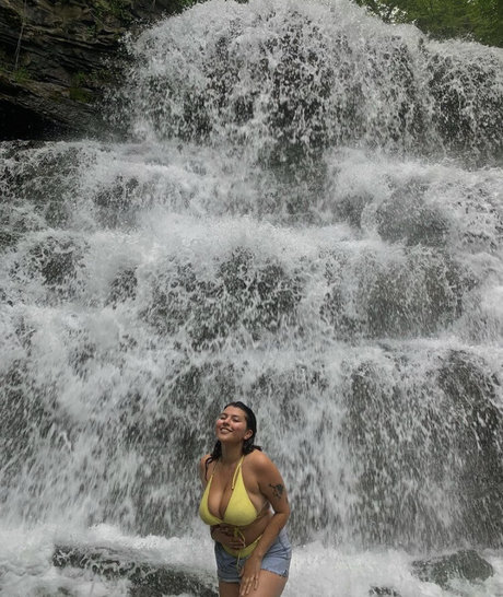 Nada C セクシーモデル 写真