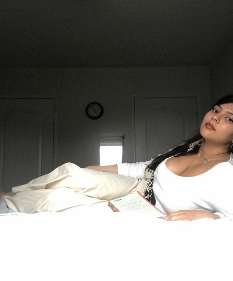 Nada C 高品質のポルノスター 画像