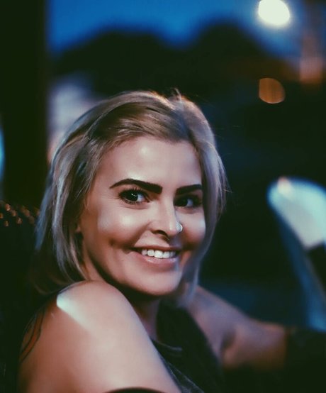 ティーントランスオンリーファン 美しいポルノ 写真