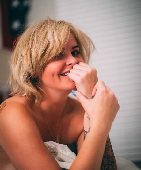 熟女の偽おっぱいOnlyFans 裸 ギャラリー