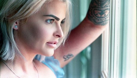 曲線美の女の子オンリーファンズ 可愛い 写真