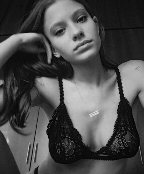 Victoria Biocca ポルノスター エロティック ギャラリー