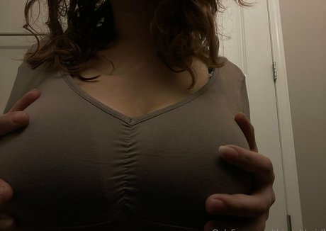 巨大なチンポを持つシーメールオンリーファンズ 無料xxx 写真