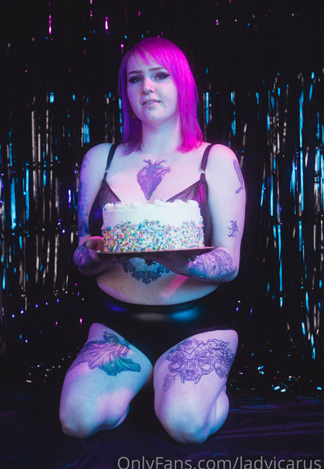ladyicarus ヌードスター 写真