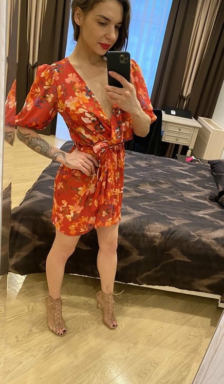 alinahenessy ポルノスター 写真