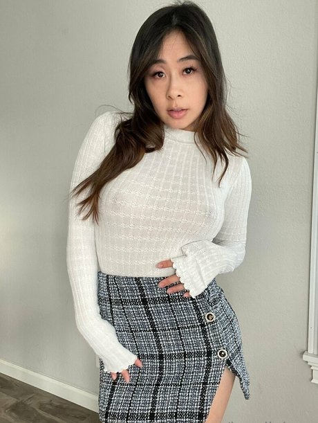 毛深い足のOnlyFans アート裸 画像