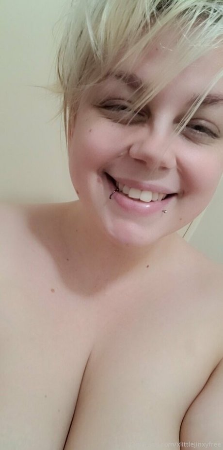 背が高くて巨乳のOnlyFans 裸 写真