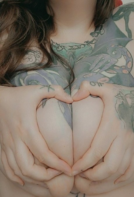 BBWシーメールオンリーファンズ 美しいヌード 写真