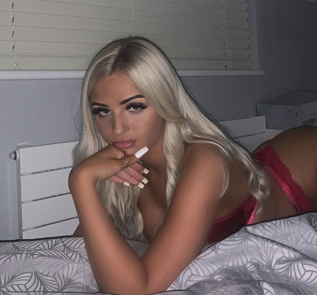 Ellie Coldwell セックスポルノスター 写真