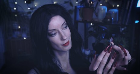 Miss Chloe ASMR アダルトモデル 画像