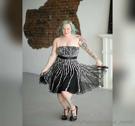 laur zombi アダルトモデル 写真