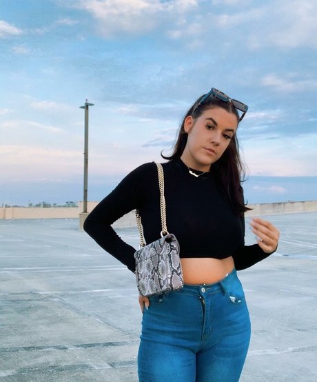 Lizzy Rae かわいいモデル 画像