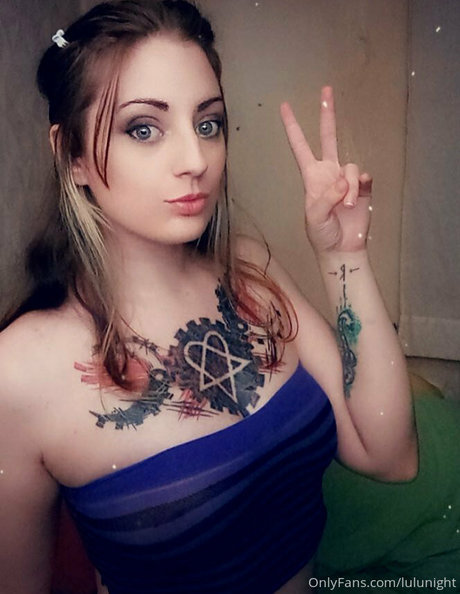 lulunight 完璧なポルノスター ギャラリー