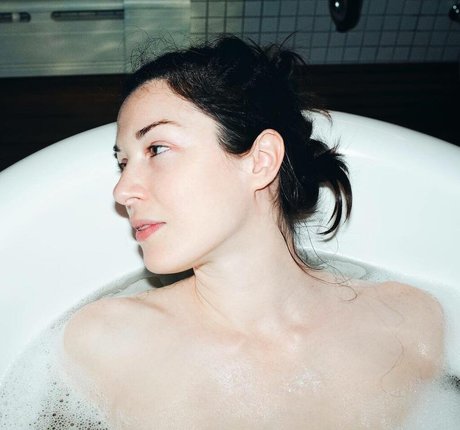 Jessica Stoyadinovich アートモデル ギャラリー