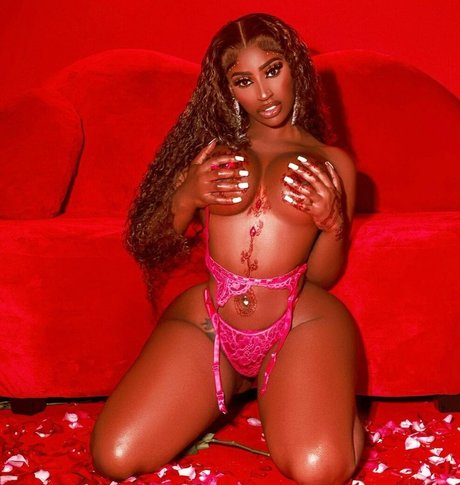 巨尻オンリーファン ヌード 写真