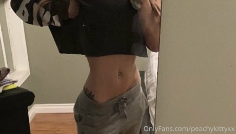 大きな黒い猫OnlyFans ホットxxx 画像