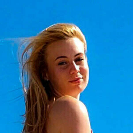 Maria Roberta Gherca アートスター 写真