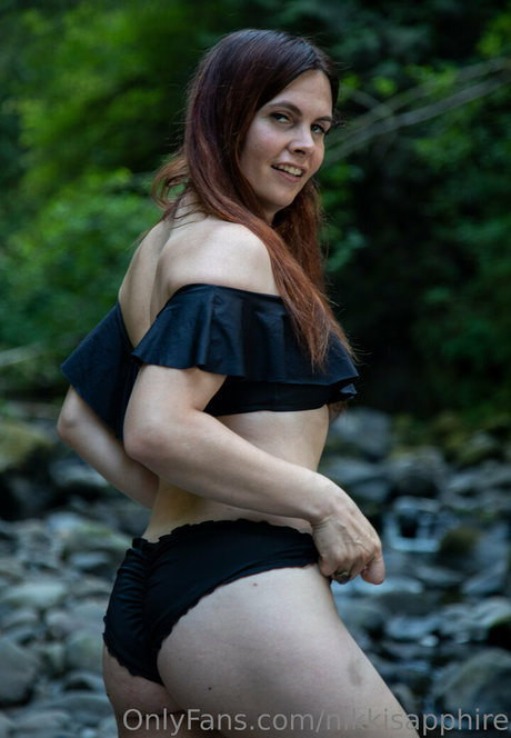 ゴス熟女オンリーファンズ 美しいxxx 画像