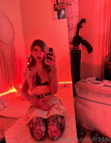 アジア人のティーンの足 オンリーファンズ セクシーヌード 画像