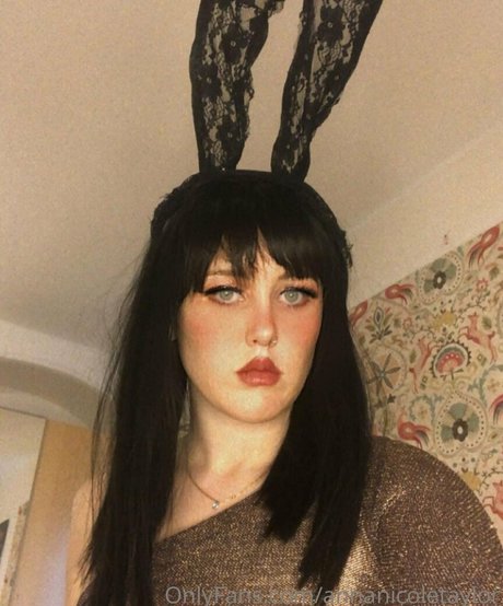 annanicoletaylor ヌードモデル 写真