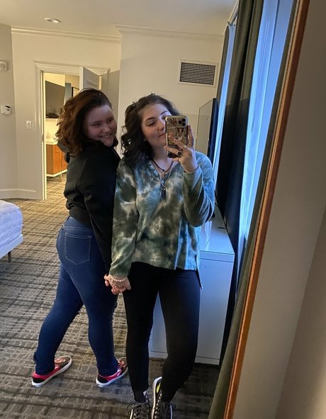 巨乳 パイズリ OnlyFans 無料裸 写真