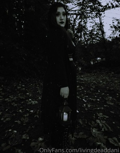 livingdeaddani xxxモデル 写真