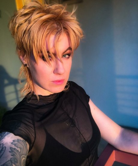 ラバーオンリーファン ポルノグラフィック 画像