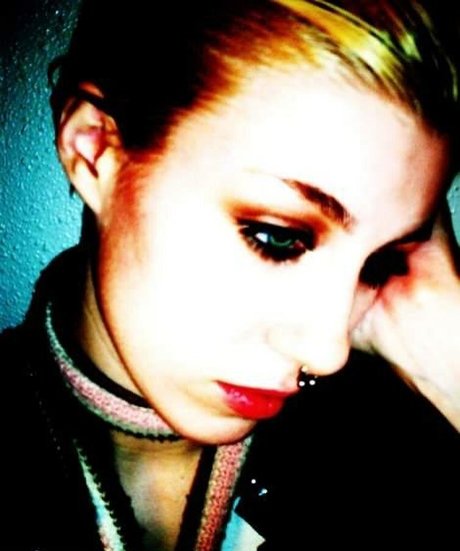 ハンズオンリーファン ヌード 写真