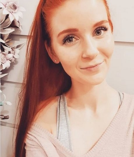 巨乳で曲線美のOnlyFans ホット裸 写真