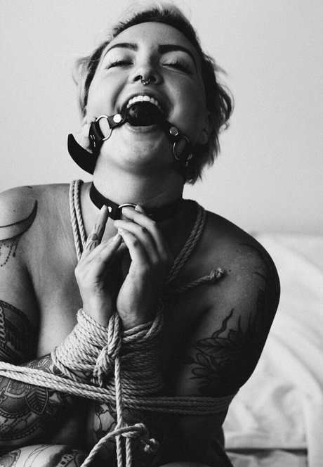 寝取られアマチュアOnlyFans トップ 写真