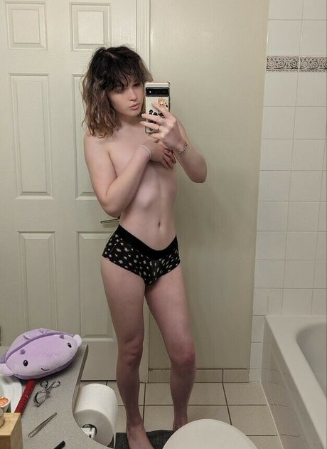 巨大なチンポを持つシーメールオンリーファンズ HD ギャラリー