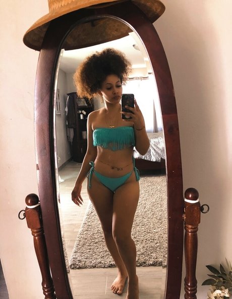 年配の熟女オンリーファンズ 無料セックス 画像