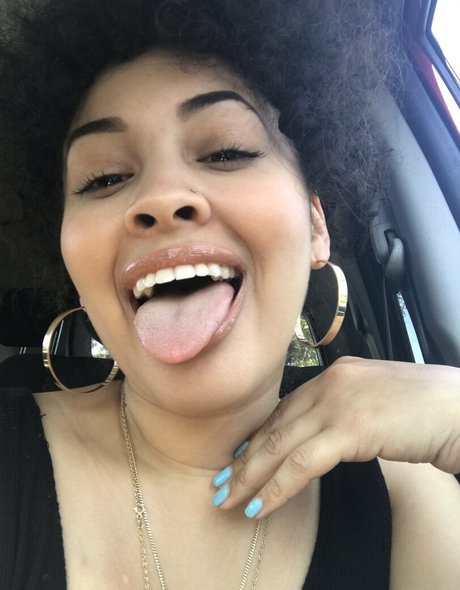 ハンズオンリーファン ヌード 写真