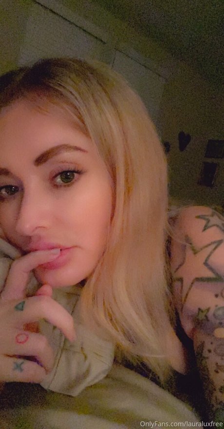 lauraluxfree ポルノスター 写真