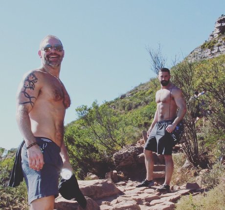 アラブのティーンズオンリーファンズ 無料 写真