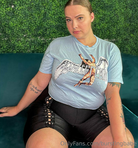 burstingbabe セクシーモデル 写真