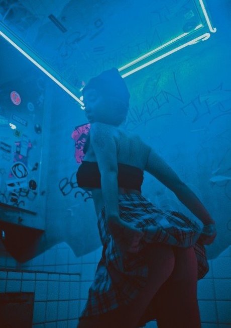 巨大なチンポを持つシーメールオンリーファンズ えろ 写真